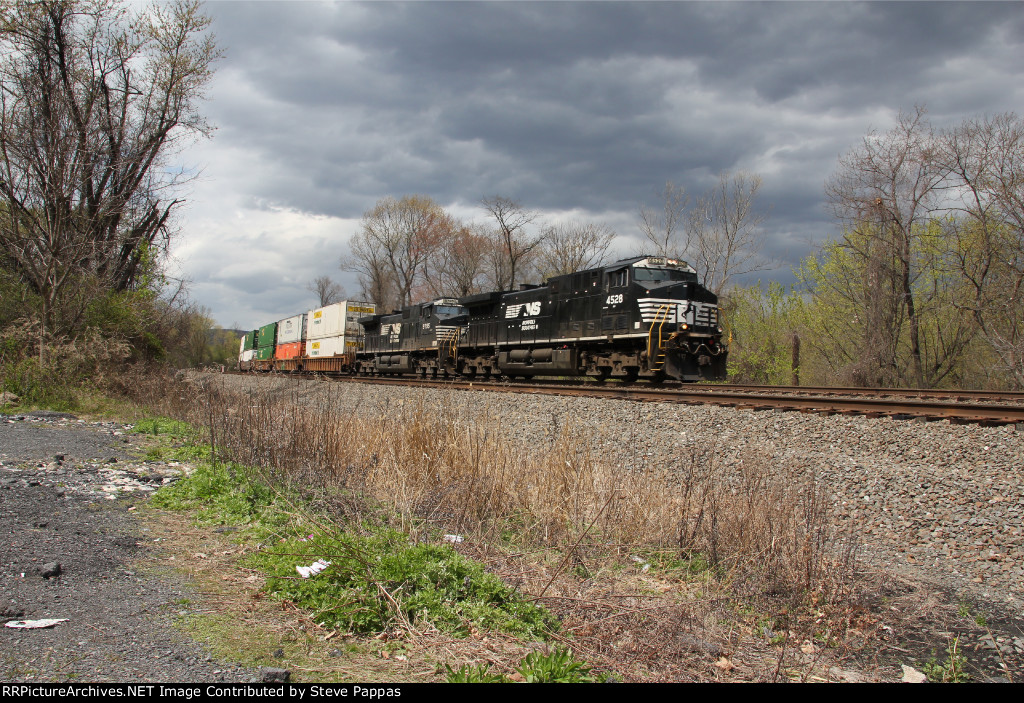 NS 4528 and 9795 leading a train East through Cove PA, Milepost 116